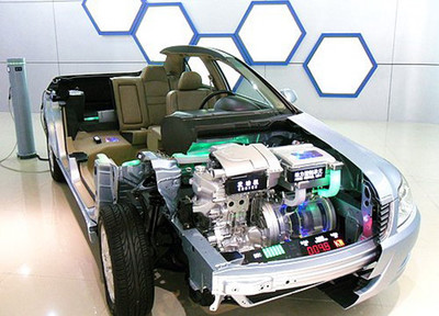 马凯:重点突破动力电池技术 促进新能源车产业加快发展